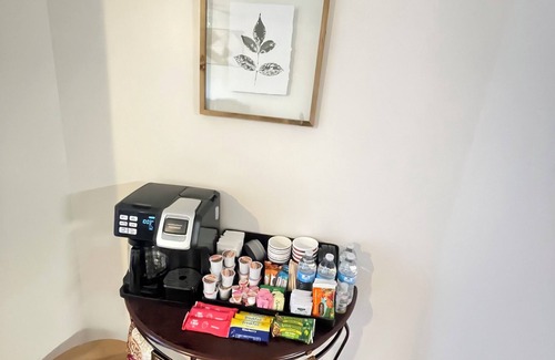 Westminister House | Restful Lehigh Duplex, 185+ 5 star Clean & Comfortable Stays