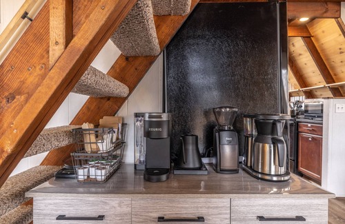 Innsbrook Ski Chalet | Restful Pet-Friendly Chalet with Dock & Hot Tub