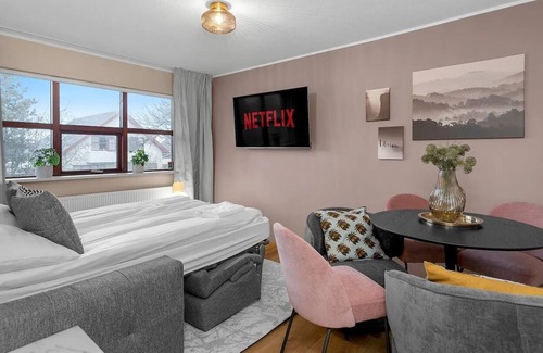 Breidholt Apartment | Restful Retreat in the Suburbs.