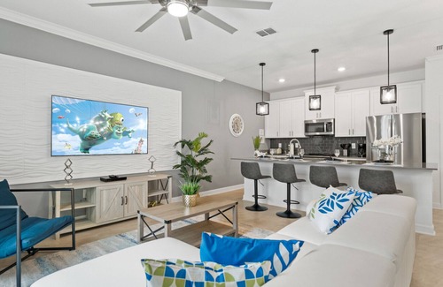 Kissimmee Ski Chalet | Restful Townhouse 4Bed/3Bath/Pool/5Min From Disney