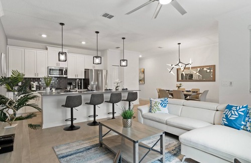 Kissimmee Ski Chalet | Restful Townhouse 4Bed/3Bath/Pool/5Min From Disney