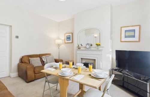 Shiremoor House | RestfullStays- 3 Bedroom, 4 Bed House FREE PARKING