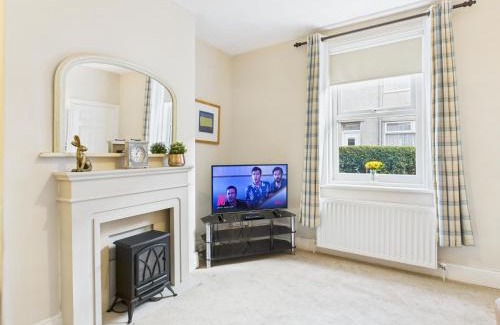 Shiremoor House | RestfullStays- 3 Bedroom, 4 Bed House FREE PARKING
