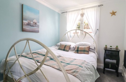 Harwich Cottage | RESTHAVEN, pet friendly, with a garden in Harwich