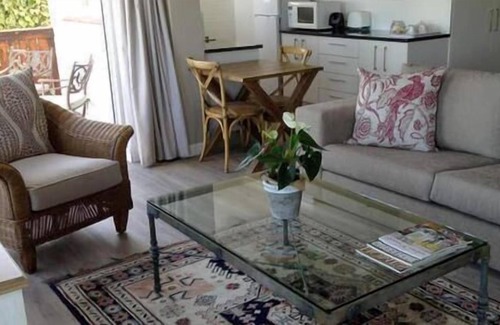 Froggy Farm Apartment | Restio Garden Studio