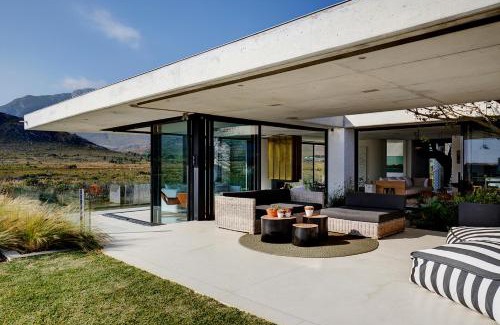 Pringle Bay House | Restio River House