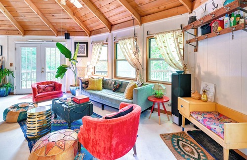 Roxbury Apartment | Restorative Catskills Hideaway w/ Deck on 15 Acres