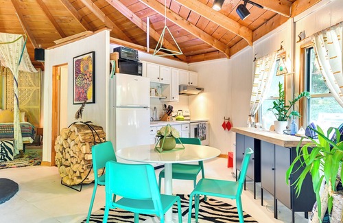 Roxbury Apartment | Restorative Catskills Hideaway w/ Deck on 15 Acres
