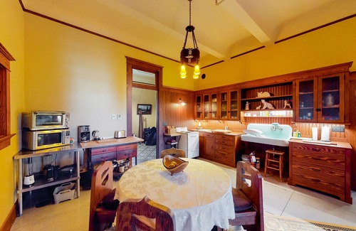 Nob Hill House | Restored, dog-friendly, historical landmark with pool table & prime location