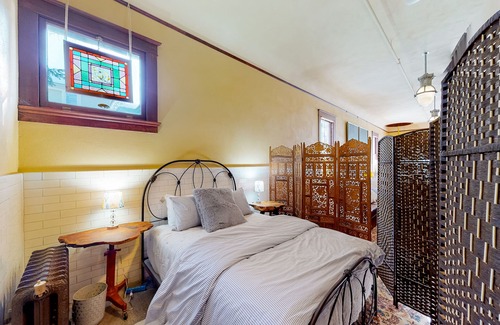 Nob Hill House | Restored, dog-friendly, historical landmark with pool table & prime location