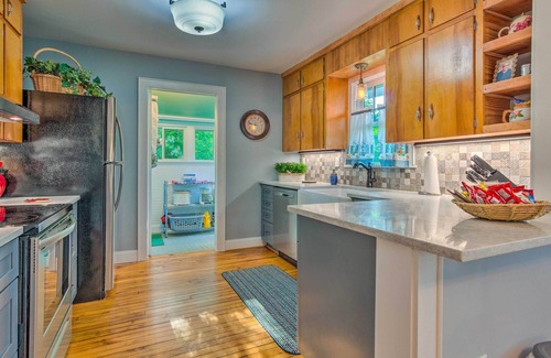 Mars Hill House | Restored Mars Hill Home on 1 Acre: Walk to Town!