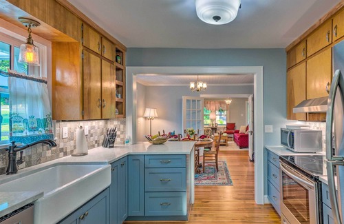 Mars Hill House | Restored Mars Hill Home on 1 Acre: Walk to Town!