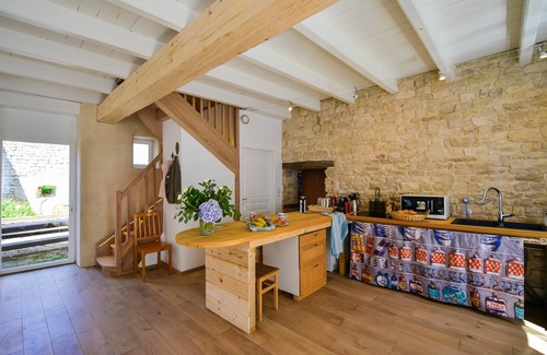 Sainte-Marie-de-Re Cottage | Restored old winery vineyards and sea