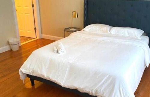 West Philadelphia House | Retired Newly Renovated Guest Rooms near Transportation