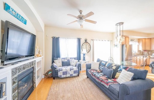 Villas House | Retreat, Bay Views & Pet Friendly, 2700Sq.Ft.Single Family Home