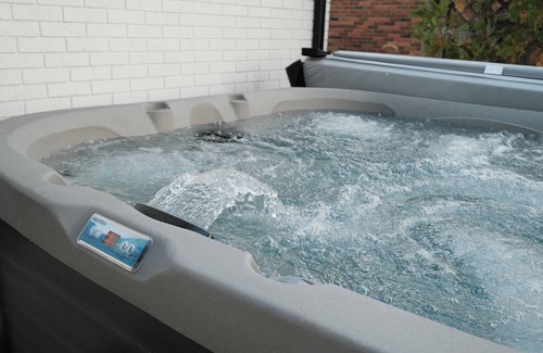 St. Davids House | Retreat by the Vineyard |Panoramic Sauna |Hot Tub |EV Charger
