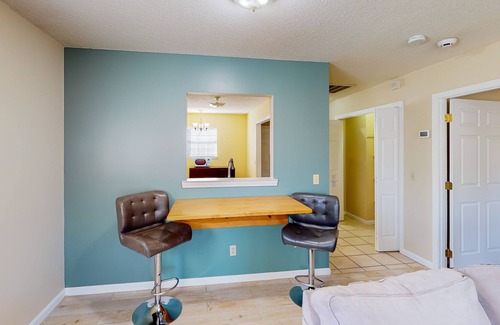 Hixson Cottage | Retreat by the water with a hot tub, washer/dryer, and central air-conditioning
