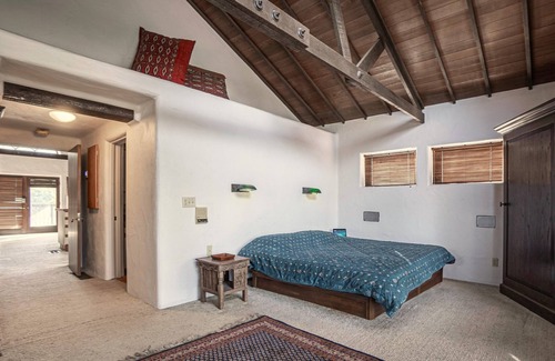 Coarsegold Villa | Retreat by Yosemite: Balcony & Garden Suites