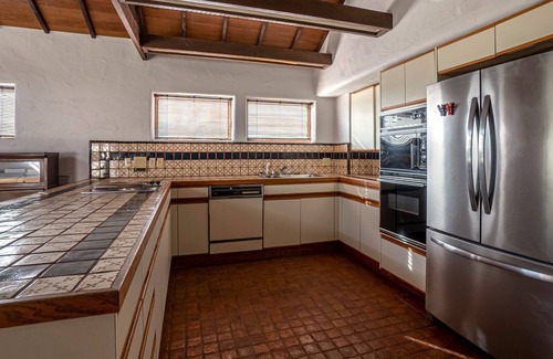 Coarsegold Villa | Retreat by Yosemite: Balcony & Garden Suites