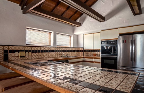 Coarsegold Villa | Retreat by Yosemite: Balcony & Garden Suites