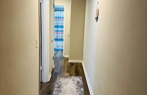 Amberley Village Apartment | Retreat for Modern Travelers -Stylish Apartment