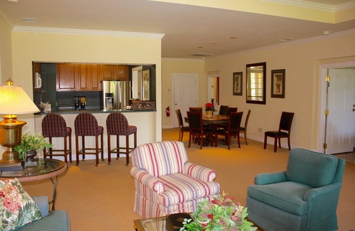 Chapel Hill House | Retreat Lodge on gated Golf Course! - 10 Mins to UNC/Fine Dining/Shops