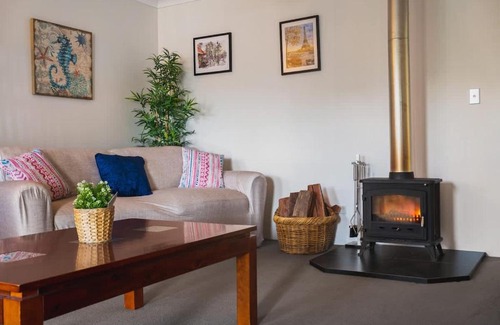 Broadwater House | Retreat on Broadwater, pet friendly