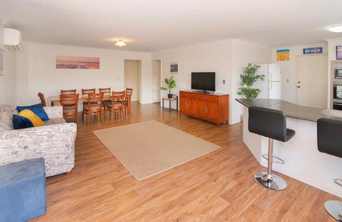Broadwater House | Retreat on Broadwater, pet friendly
