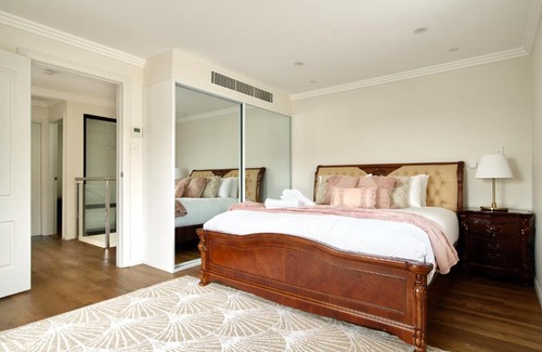Balmain East Apartment | Retreat on Darling - Harbour Views 3 Bed