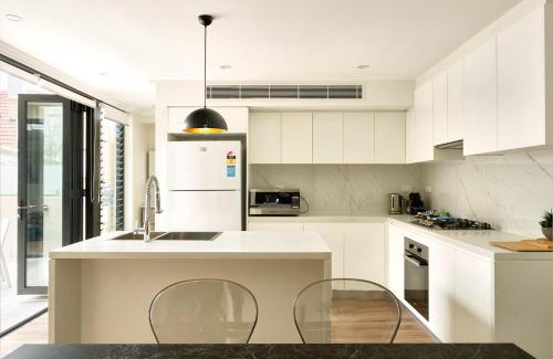Balmain East Apartment | Retreat on Darling - Harbour Views 3 Bed