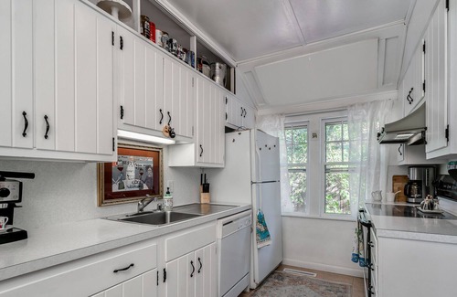 Skyway Cottage | Retreat to glorious Cheyenne Canyon
