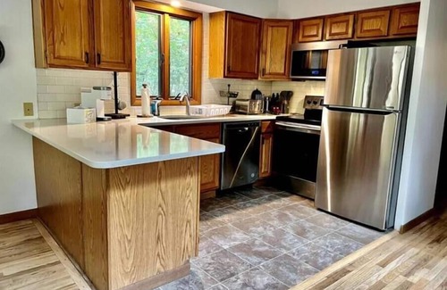 East Stroudsburg Ski Chalet | Retreat to Jackson's Ridge and enjoy the Poconos!