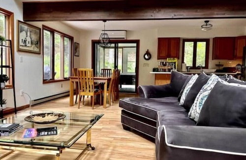 East Stroudsburg Ski Chalet | Retreat to Jackson's Ridge and enjoy the Poconos!