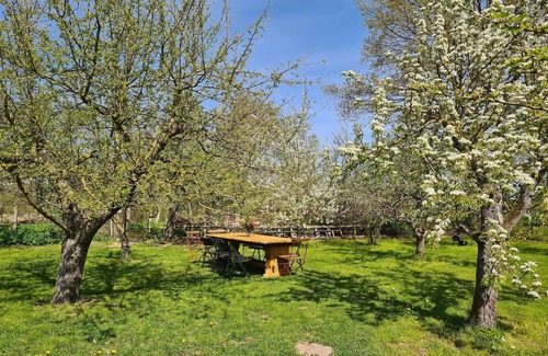 Hof Redentin Apartment | Retreat with Garden & Family Amenities