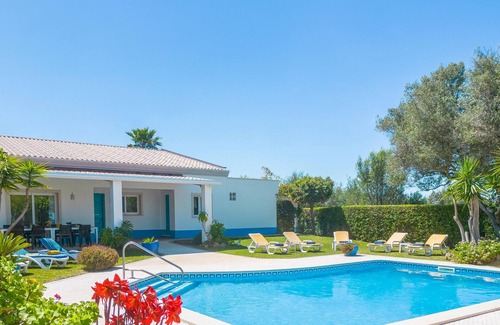 Boliqueime Villa | Retreat with heatable pool & BBQ near Vilamoura