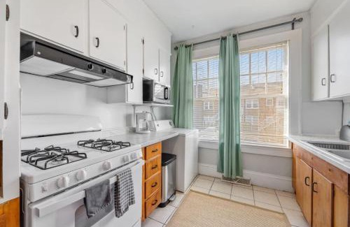 Charlotte House | Retro 1BR in Elizabeth with Porch & Eclectic Design