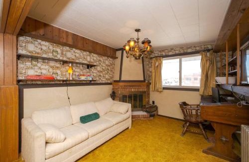 Perryopolis Apartment | Retro 70s Near MM103 Gap Trail