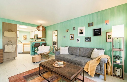 Capistrano Beach Apartment | Retro Beachside Getaway/Steps away from the sand!