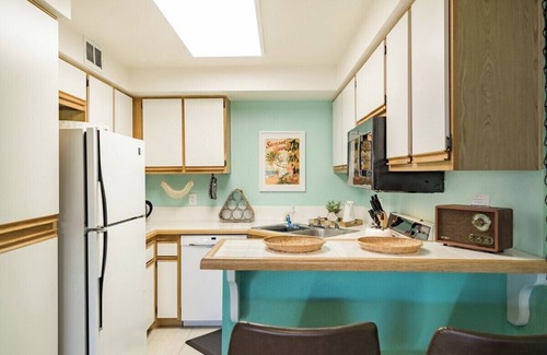 Capistrano Beach Apartment | Retro Beachside Getaway/Steps away from the sand!