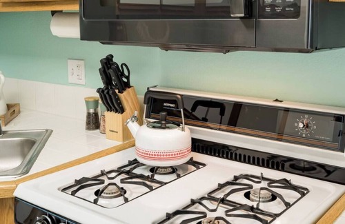Capistrano Beach Apartment | Retro Beachside Getaway/Steps away from the sand!