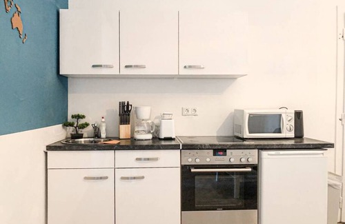 Wahring Apartment | Retro Charm Budget 1BR Apartment near AKH Hospital