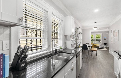 Peoplestown House | Retro Chic 3-Bdrm Bungalow Walkable to Summerhill