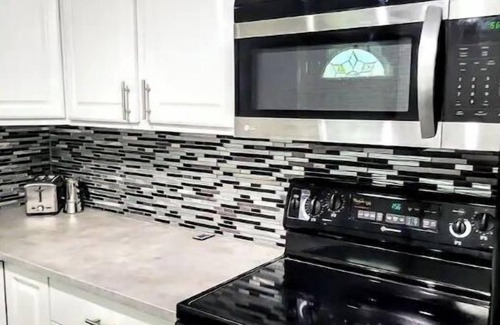 Wilton Manors Cottage | Retro Cottage - Short Walk to Wilton Dr. ,WIFI, Free Parking