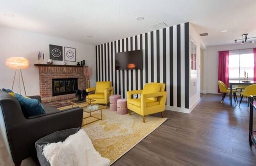 Alta Vista Area House | Retro Denver Retreat W/ Fun Games & Movie Room!