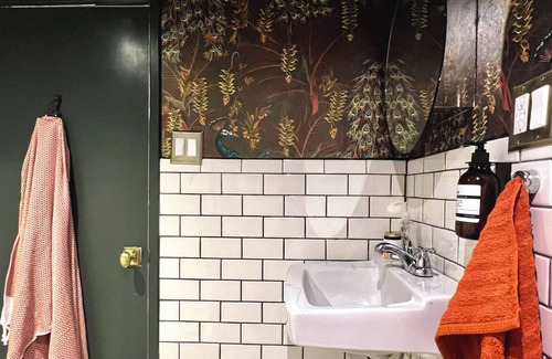 Atwater Village House | Retro Design Garden/Hot Tub Hut