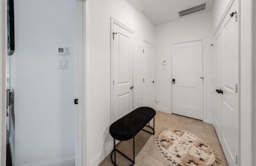 Lewisville Apartment | Retro Living!