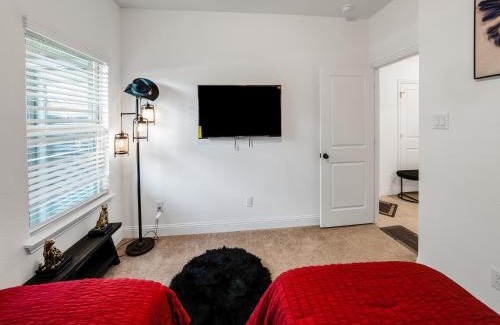 Lewisville Apartment | Retro Living!