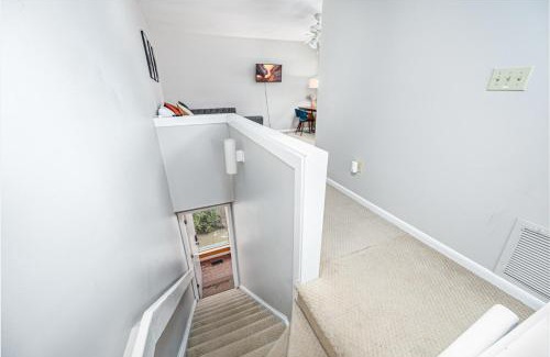 Durham Apartment | Retro Loft steps from Duke
