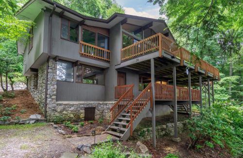 Fairview House | Retro Metro Deck House MCM Gem with Hot Tub & Spectacular Views!