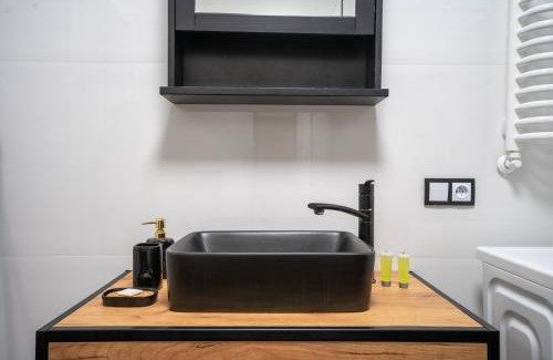 Sosnowiec Apartment | Retro Milenium Park Apartment by BookingHost